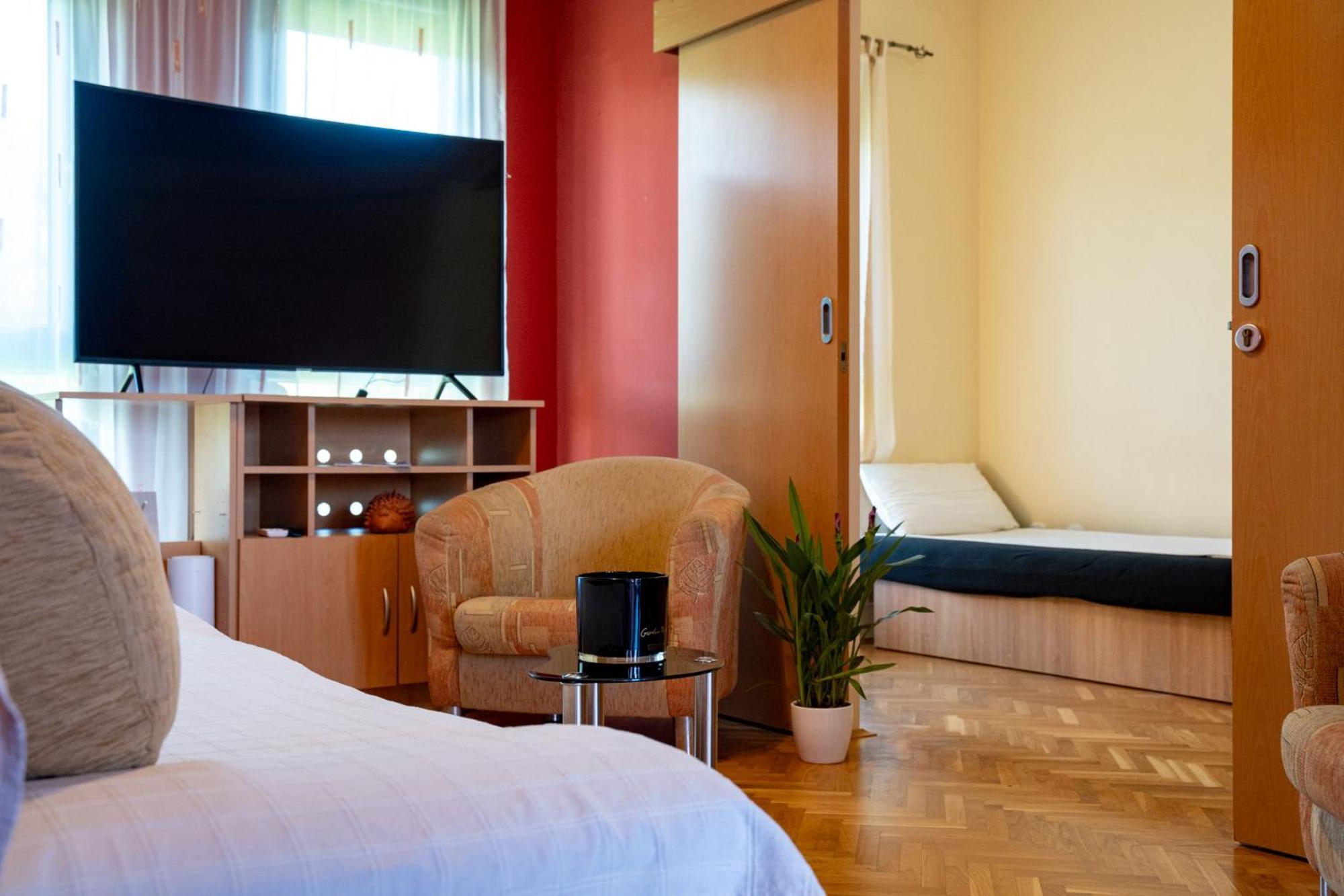 Rab Centar Due Apartment Palit Exterior photo