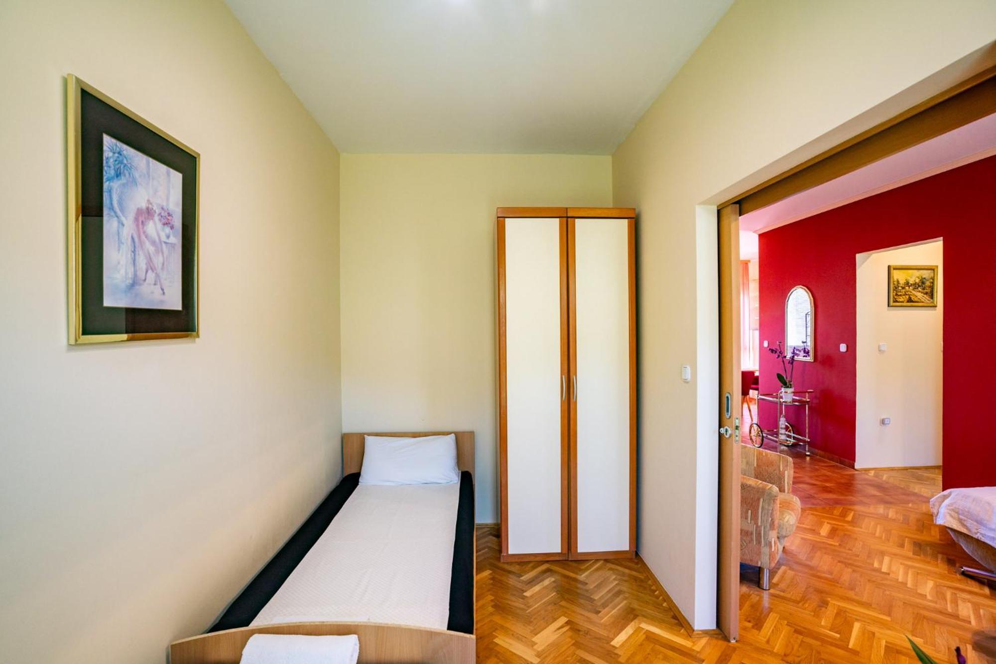 Rab Centar Due Apartment Palit Exterior photo